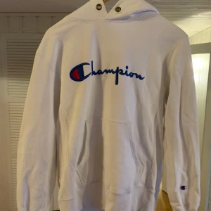 Champion hoodie - Välanvänd men snygg, för liten för mig ):