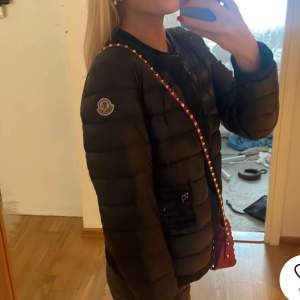 Moncler jacka i bra skick inga synliga defekter 