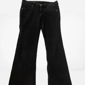 Flare jeans  -  Flare Jean från H&M köpte den en veckor sen den är oanvänt 