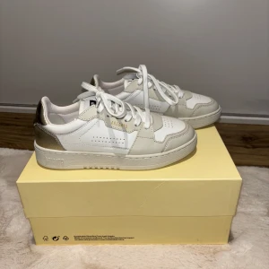 Arigato skor - Aldrig använda, kommer med box och påse fick de i present 