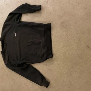 Palace sweatshirt - Snygg tjocktröja från Palace. Skriv om intresserad. Priset är ej fast.