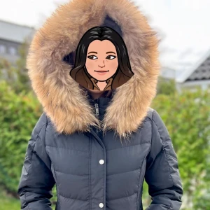 Saki Sweden vinterjacka i nyskick! - Varm & fin vinterjacka som aldrig någonsin använts! Jackan är i utmärkt skick. Avtagbar luva. 70% dun & 30% fjäder. Köptes för 3300 kr kvitto finns. 