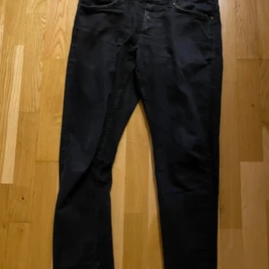 Vanliga jeans svarta - Använda ett par gånger , skinny fit