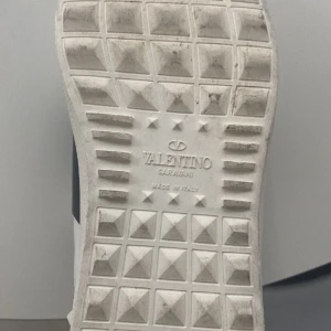 Valentino Open  - Hej säljer nu mina valentino Open för att jag har tröttnat på dom☺️ Skriv till mig vid minsta fundering 