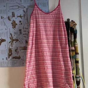 Randig klänning  - Knappt använd 