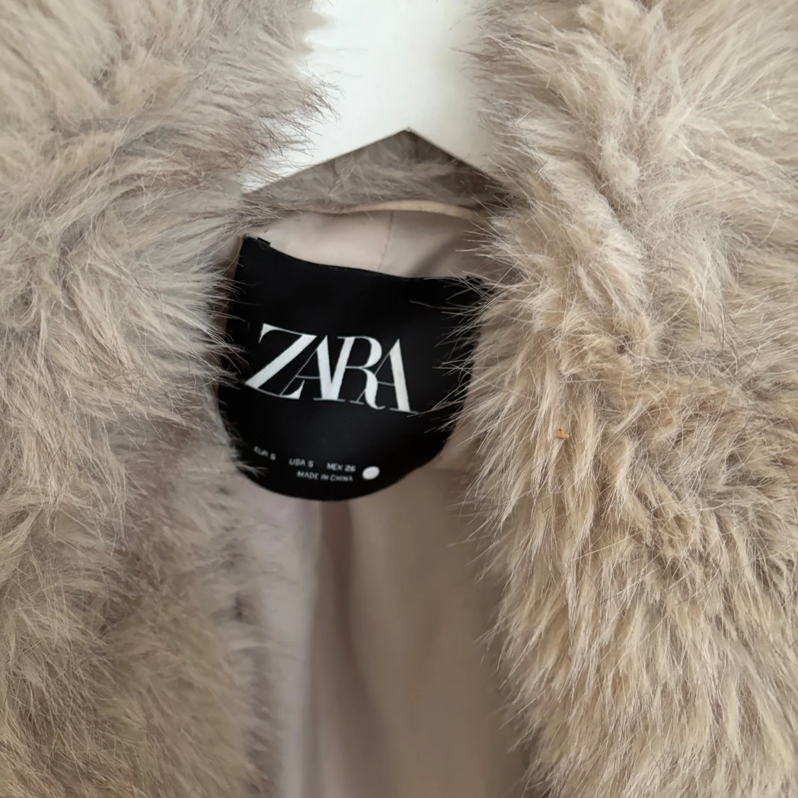 Zara faux fur jacka  - 92