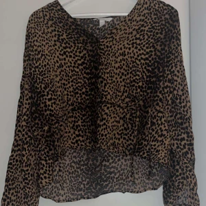 Blus - Fin Blus i leopardmönster från h&m💗🐆