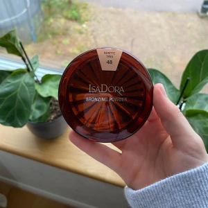 Bronzer - Säljer denna puder bronzer från Isadora som jag använt en gång
