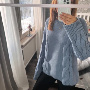 stickad tröja - helt ny stickad tröja med prislapp på! ifrån lager157🥰
