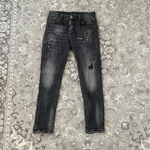 Dsquared2 jeans - Dsquared2 jeans, samma skick som på bilden, storlek 32