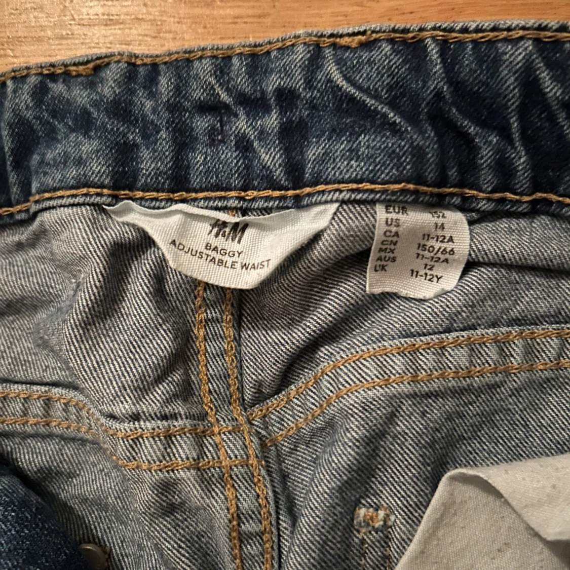 Barn jeans från HM i storlek 152 - 2