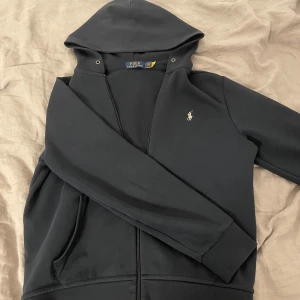 Polo Raulph Lauren zip hoodie  - Mörk blå med vitt märke