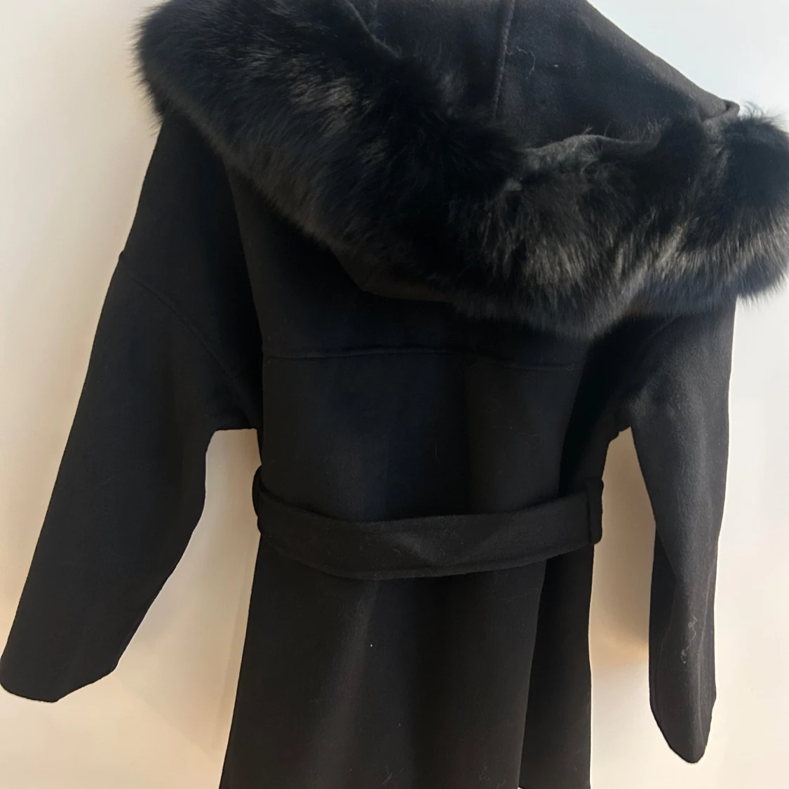 Svart kappa från fur in Stockholm  - 2