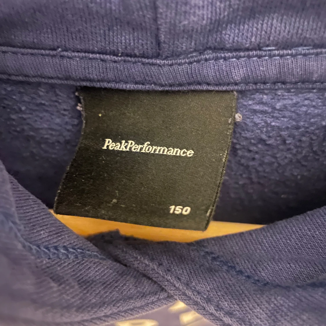 Blå hoodie från Peak Performance - 1