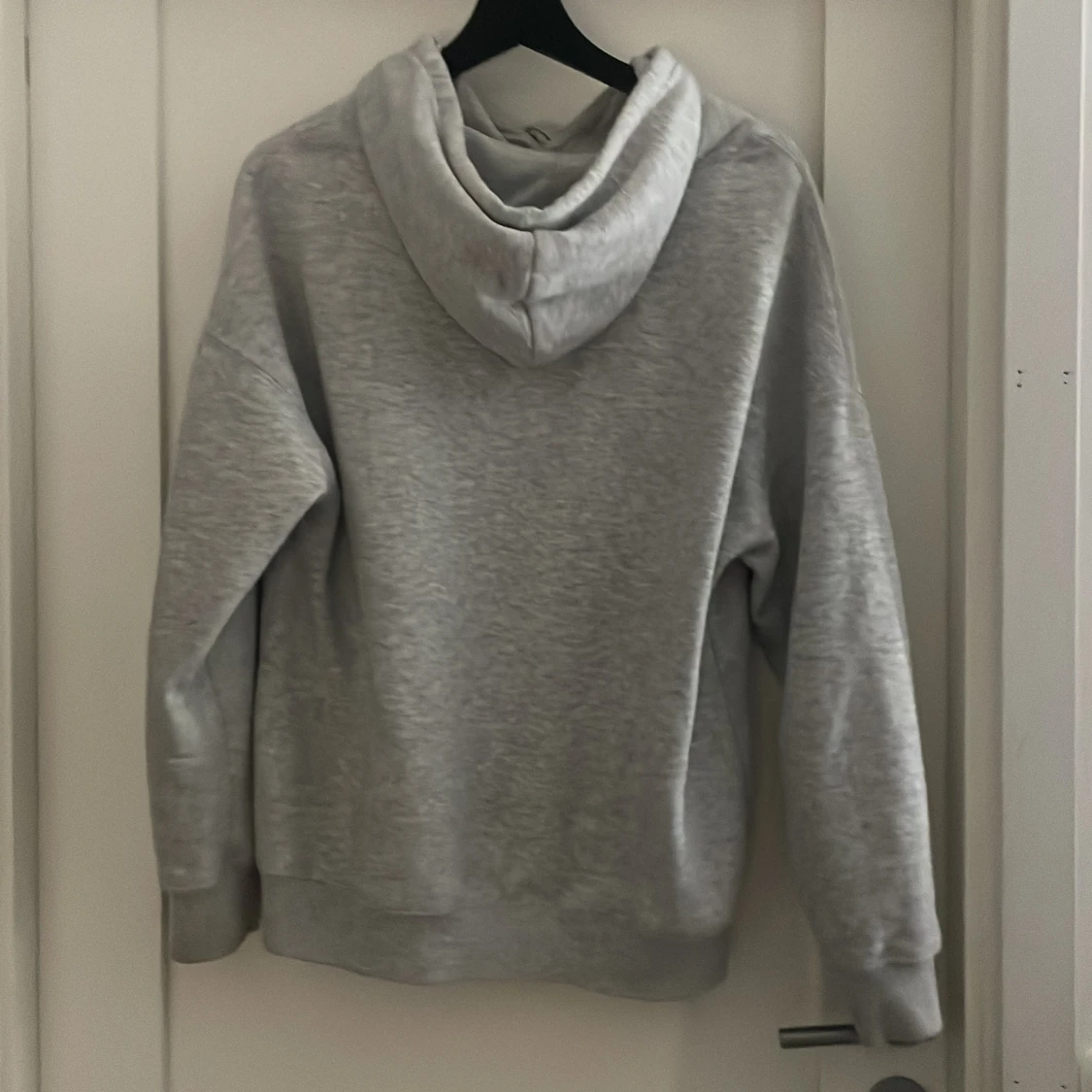 Grå hoodie från FB Sister - 1