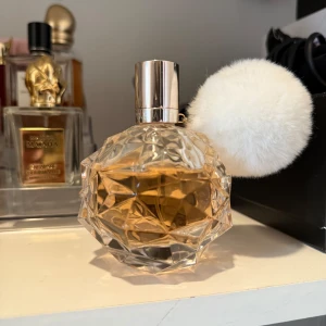 Ari by Ariana Grande 100 ml  - 100 ml ursprungligen, mängd enligt bild. 
