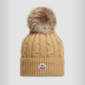 Moncler mössa - Aldrig använd