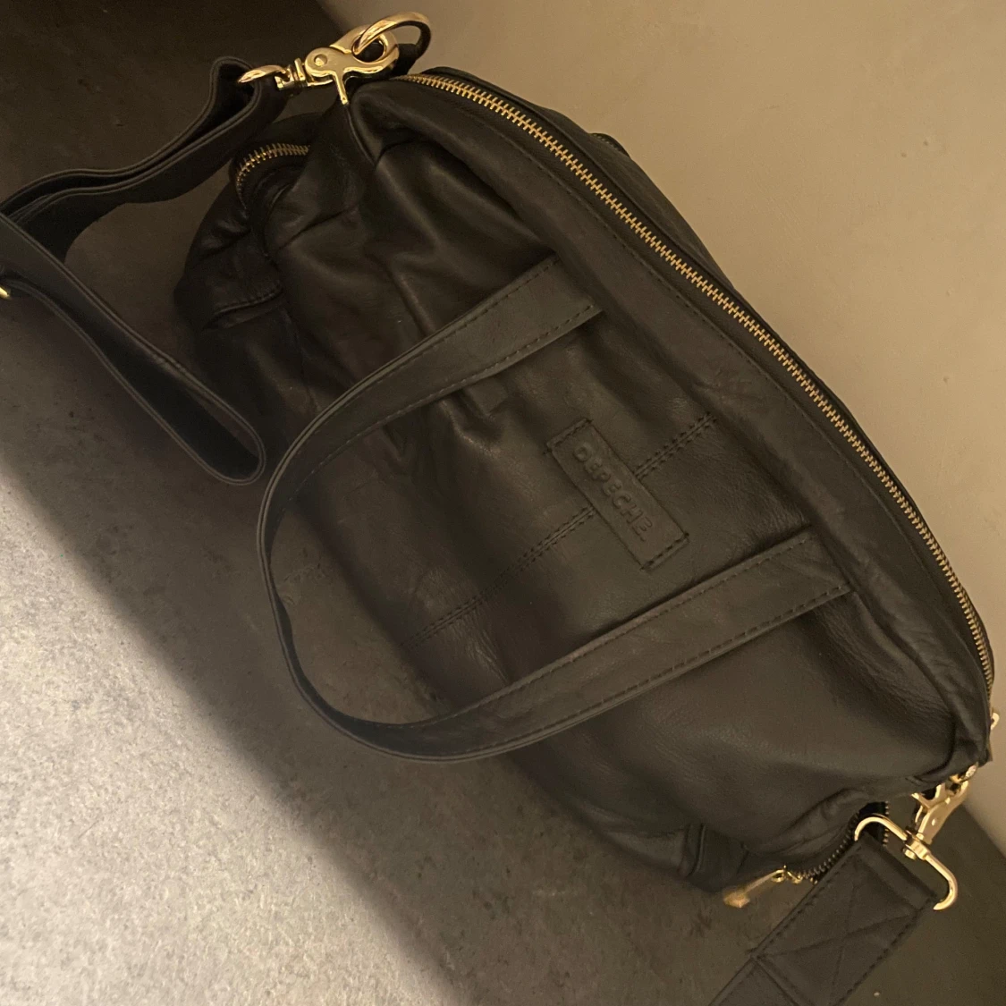 Svart skinnväska från Depeche NWT. - 3