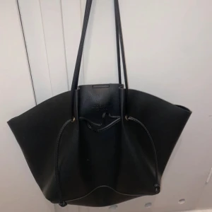 svart väska stockholm LM - fin svart väska frpn stockholm lm jätte fin och rymlig