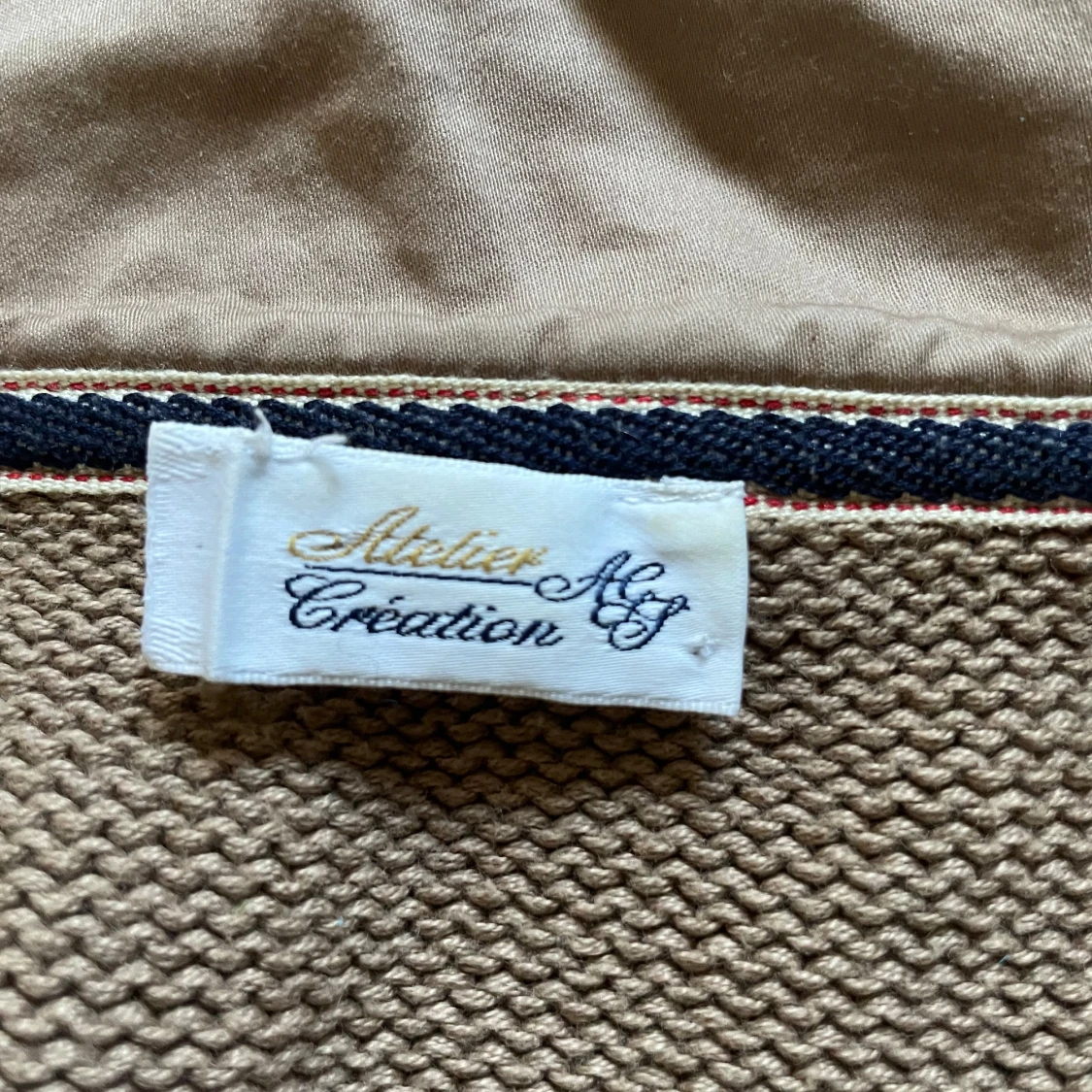 Brun stickad hoodie från Atelier AG Création - 2