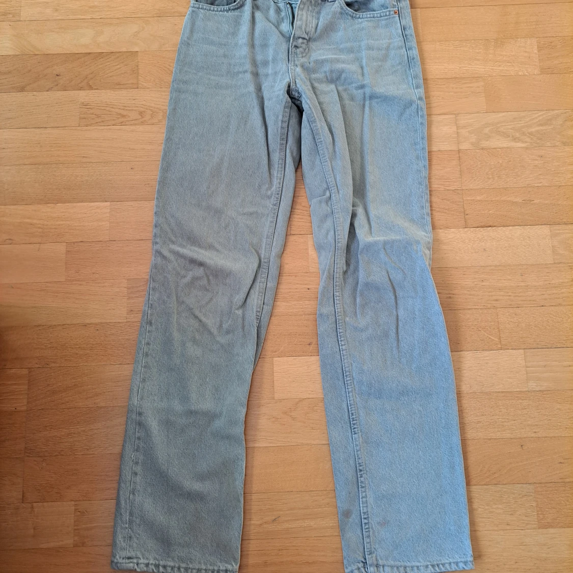 Ljusgråa jeans från Gina tricot - 2