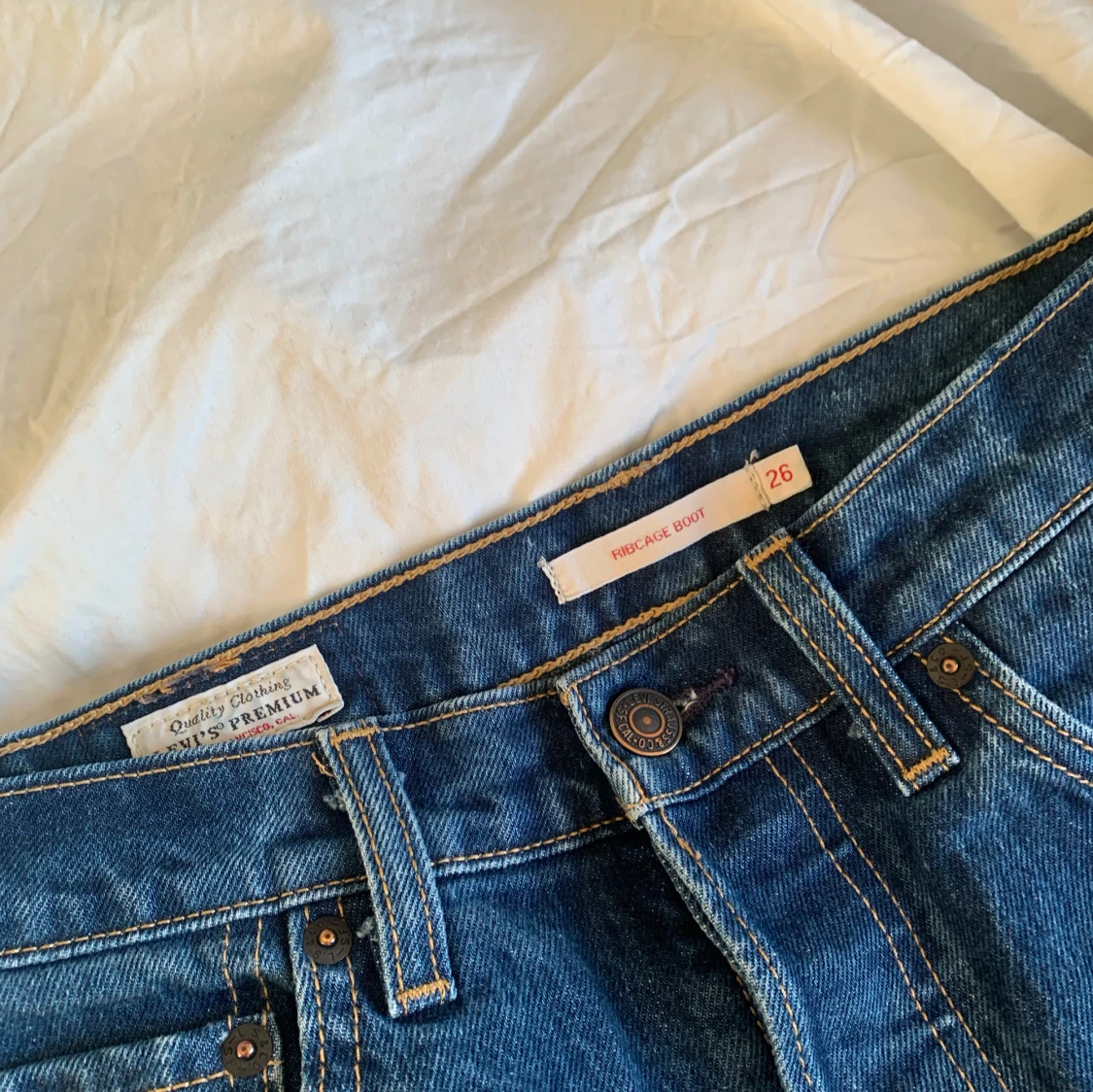 Mörkblå Bootcut Levis Jeans
