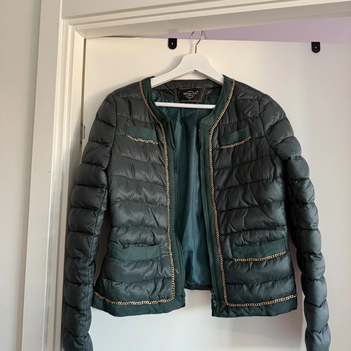 Grön pufferjacka från Moda Piu Anna