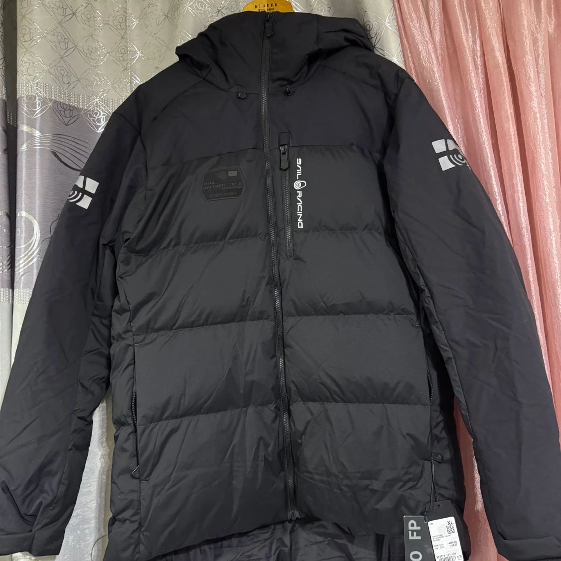 Svart dunjacka från Sail Racing