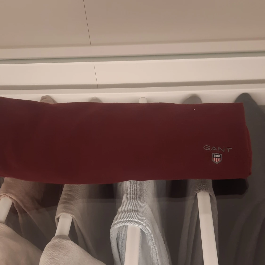 Röd t-shirt från GANT - 4