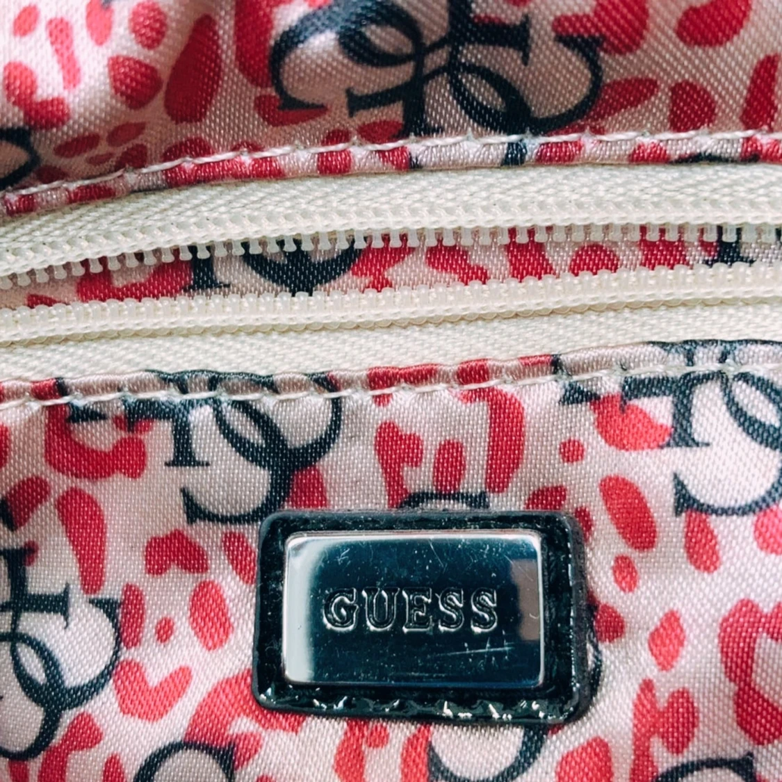 Flerfärgad axelväska från Guess - 1