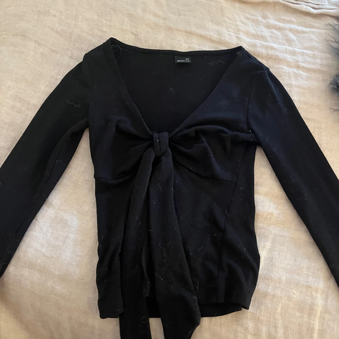Svart långärmad topp med knyt - 1