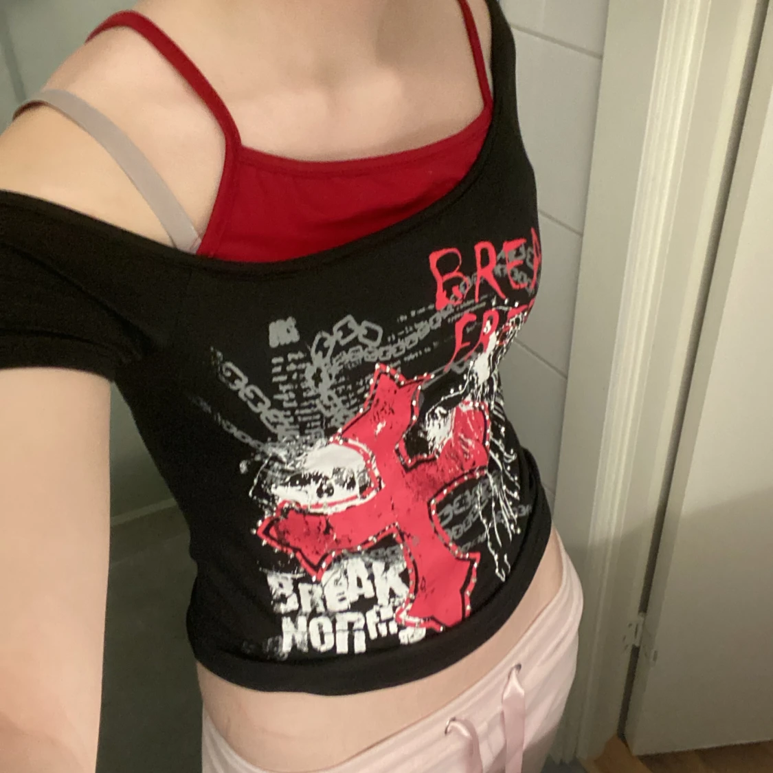 Svart offshoulder topp med tryck - 1