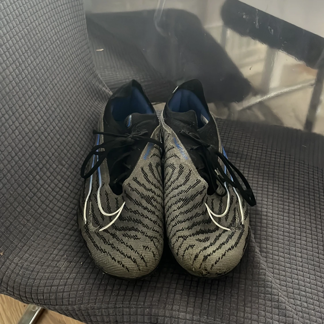 Nike fotbollsskor med zebramönster