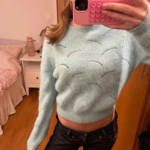 Stickad tröja - Så fin ljusblå tröja 🫧🥰jätteskönt material och så cool färg❤️