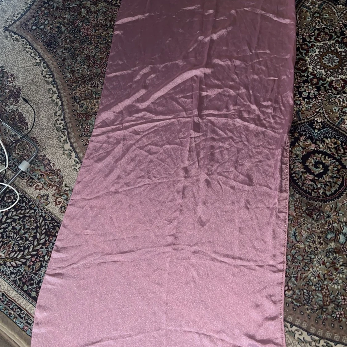 Rosa halsduk/ sjal med glittrig detalj - 4