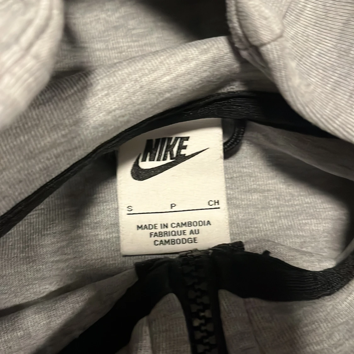 Grå huvtröja från Nike - 1