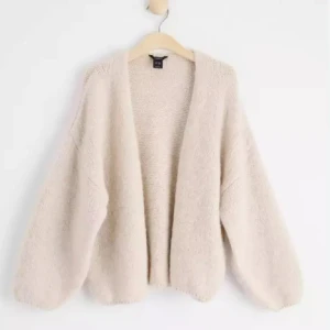 Beige kofta från Lindex ❣️ - Mysig beige kofta från lindex! Helt slutsåld! Stl M/L men passar även mindre!🥰