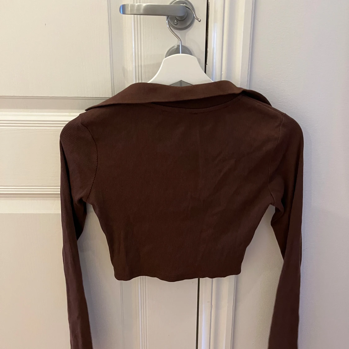 Croppad brun topp från Zara - 2