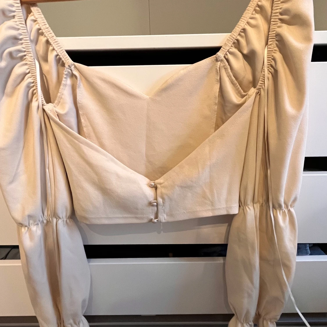 Beige topp med långa ärmar från New Trend - 1