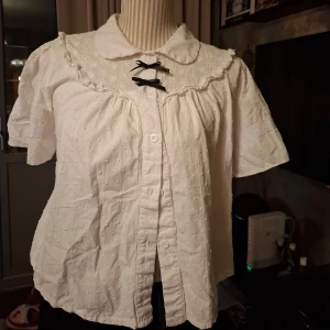 Blus - Lolita blus. Storlek uppskattas till S/M