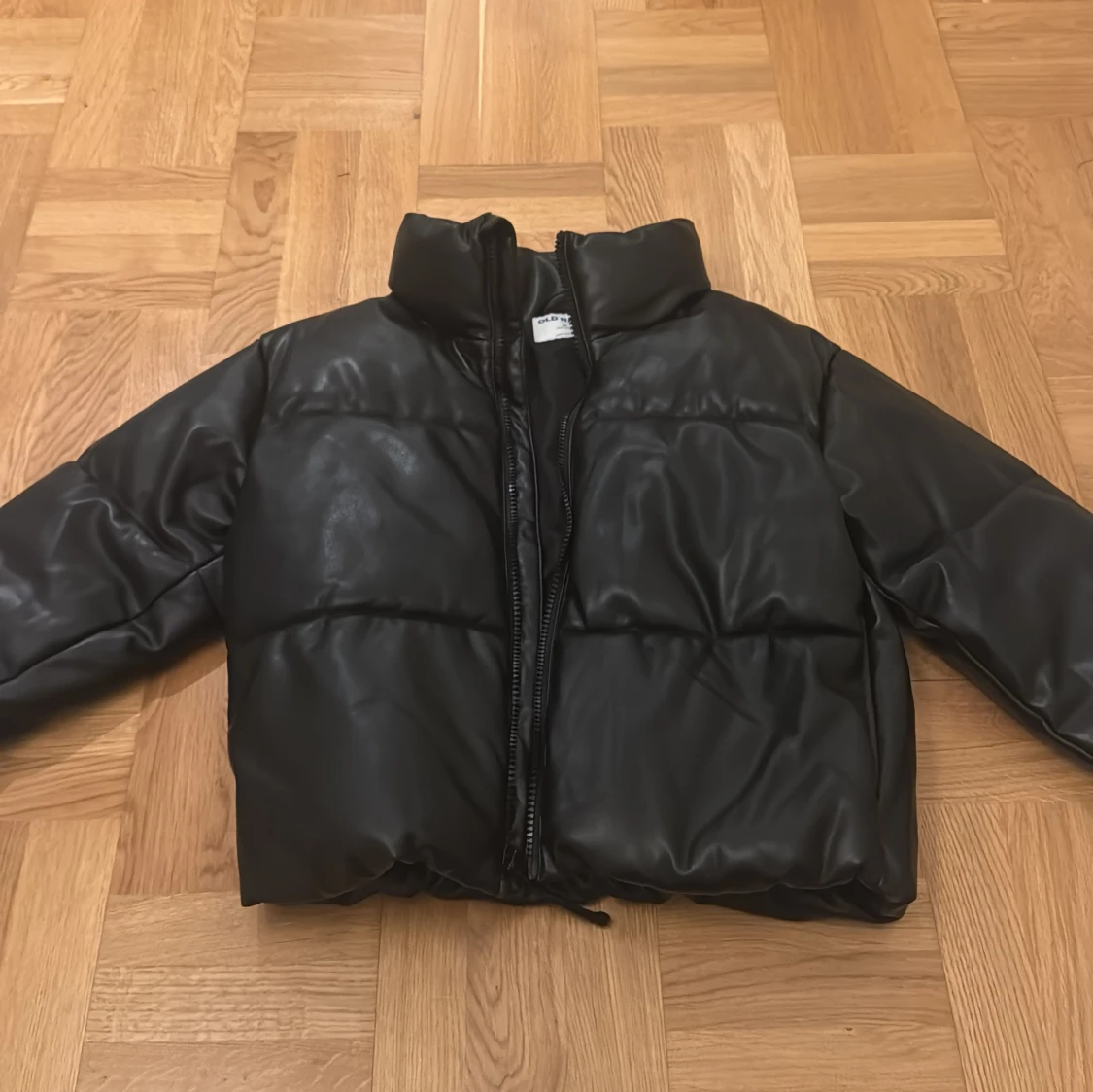 Svart pufferjacka från Old Navy