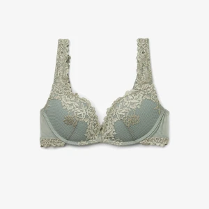 grön spetsbh  - väldigt fin grön bh från intimissmi som tyvärr inte kommer till användning. skriv privat för fler bilder. knappt använd, väldigt fint skick. 75 C är storleken