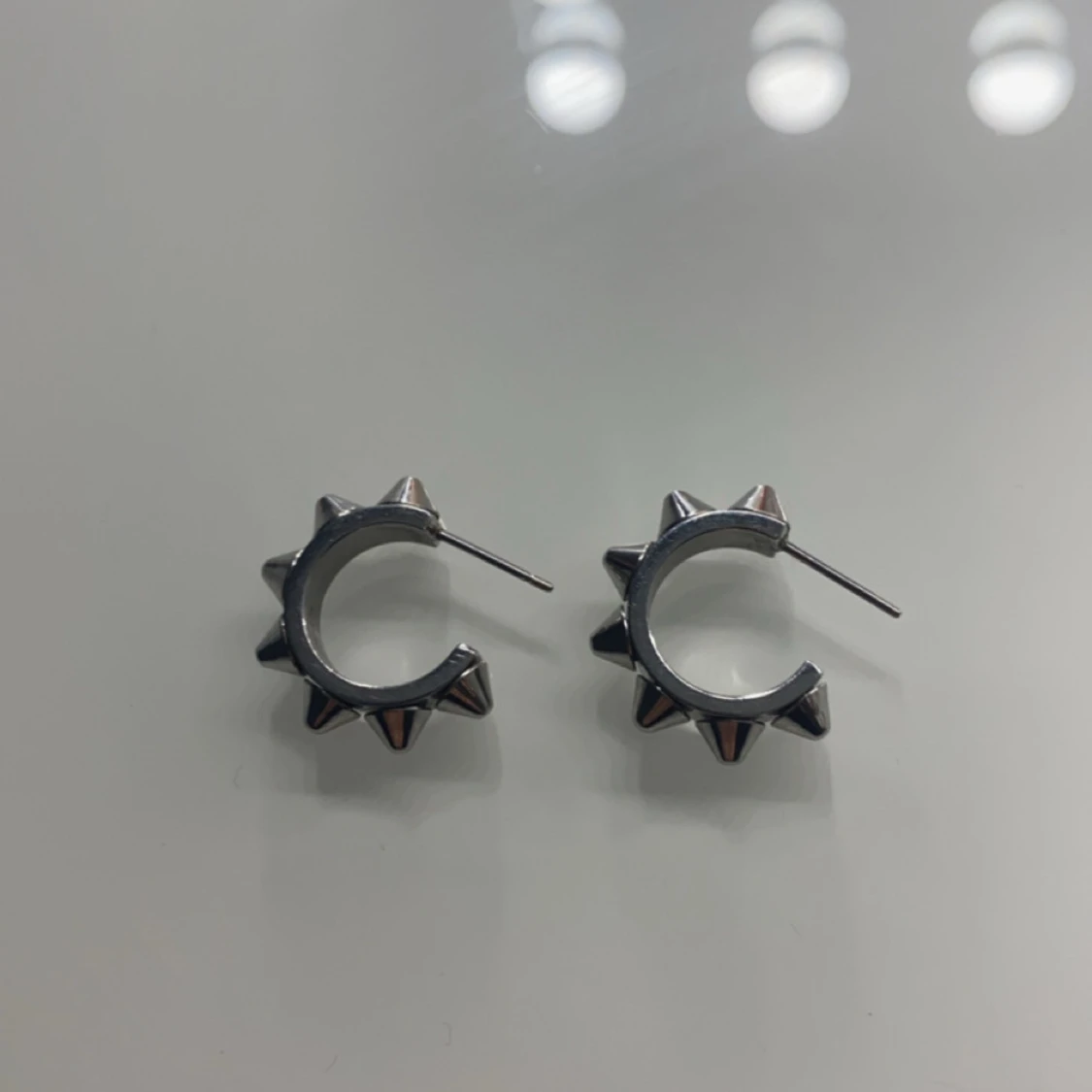 Edblad örhängen ” peek creoles steel ” i silver