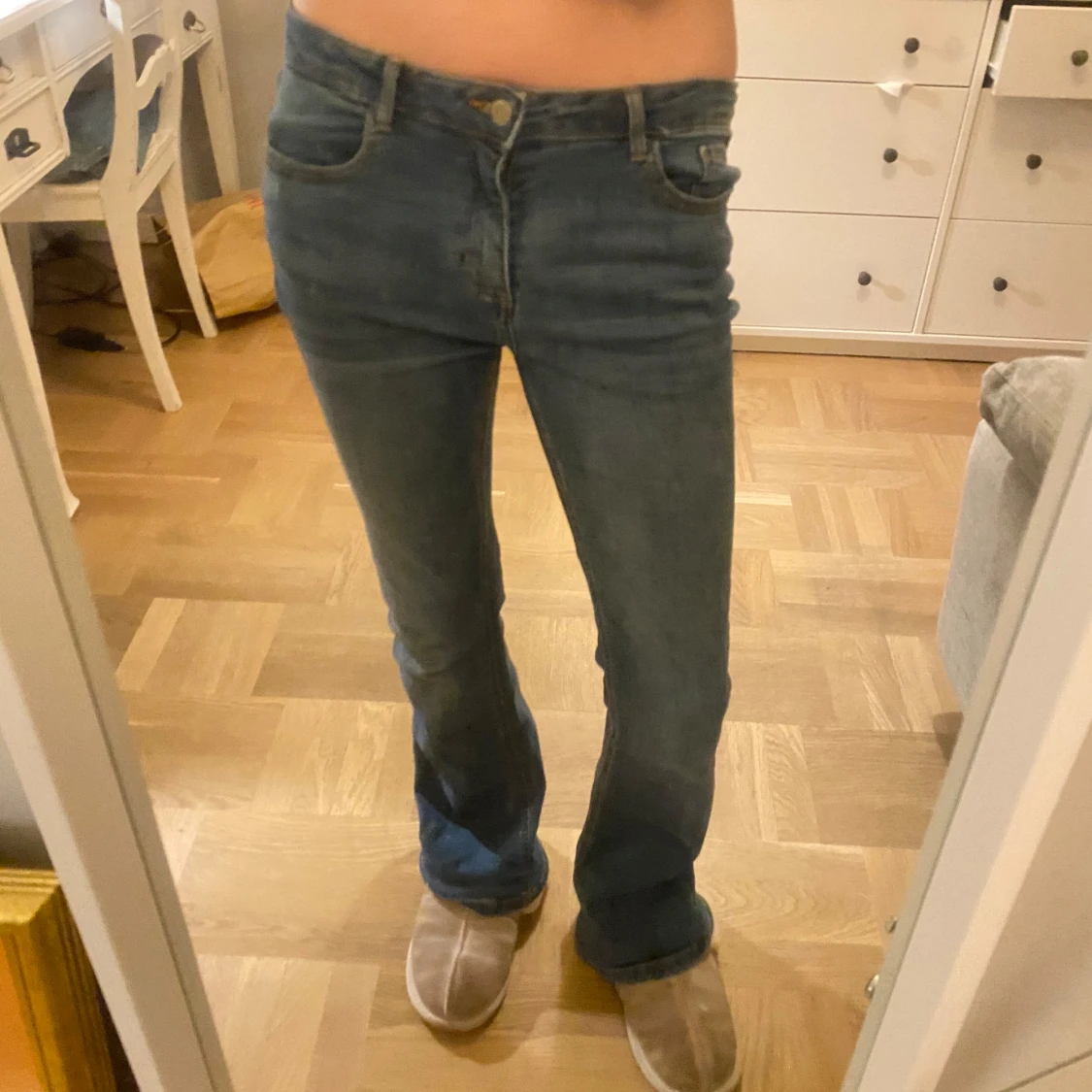 Blå bootcut låga jeans - 1