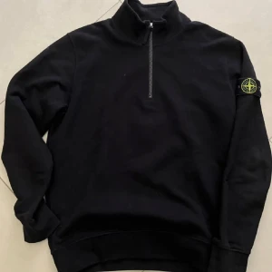 Stone Island Half Zip - Stone Island Half Zip i storlek S, passar liten M också. Knappt använd alls så i helt ny kvalite!