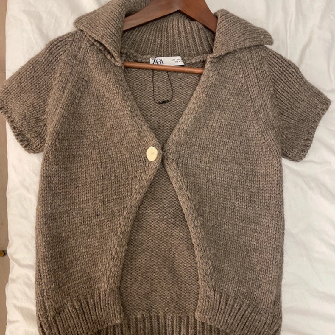 Beige stickad kofta från Zara