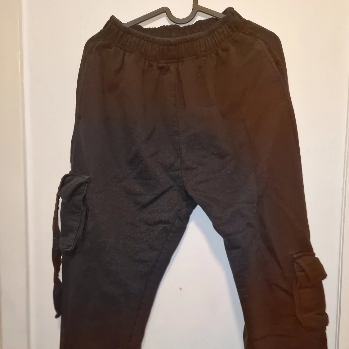 Svarta mjukis cargobyxor - 3