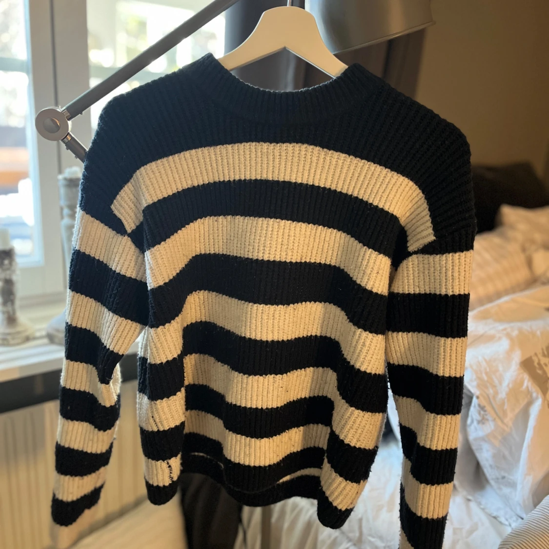 Randig stickad tröja - 1