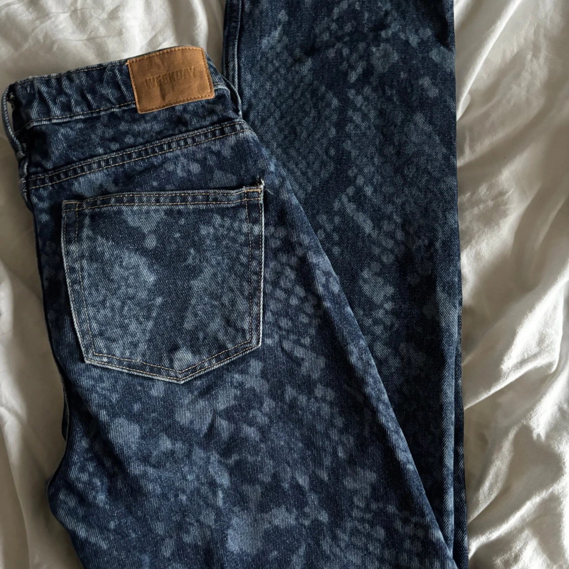 Mönstrade jeans från Weekday - 2