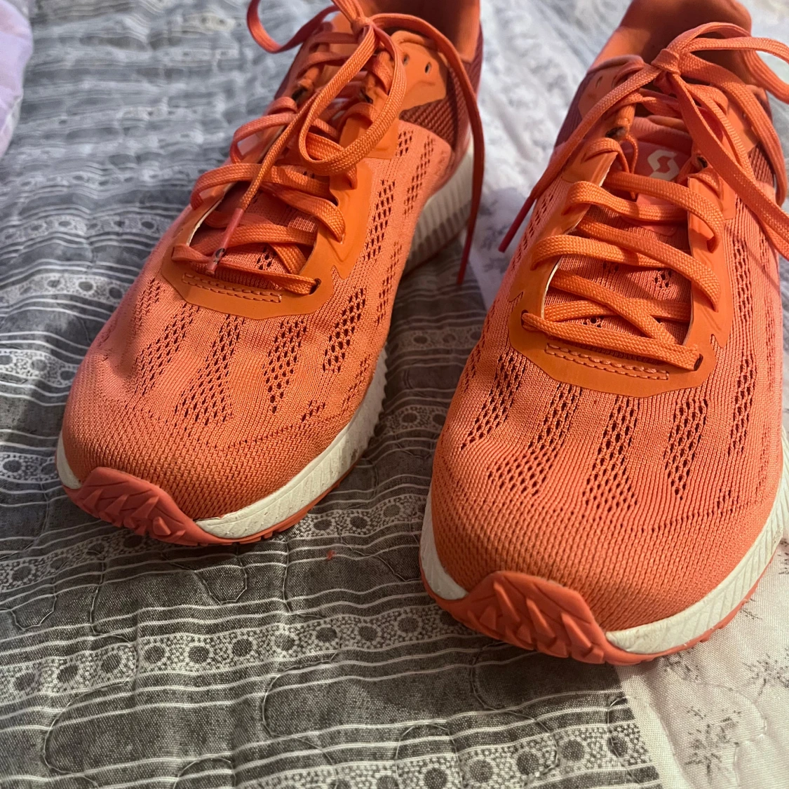 Orange träningsskor från Scott - 1